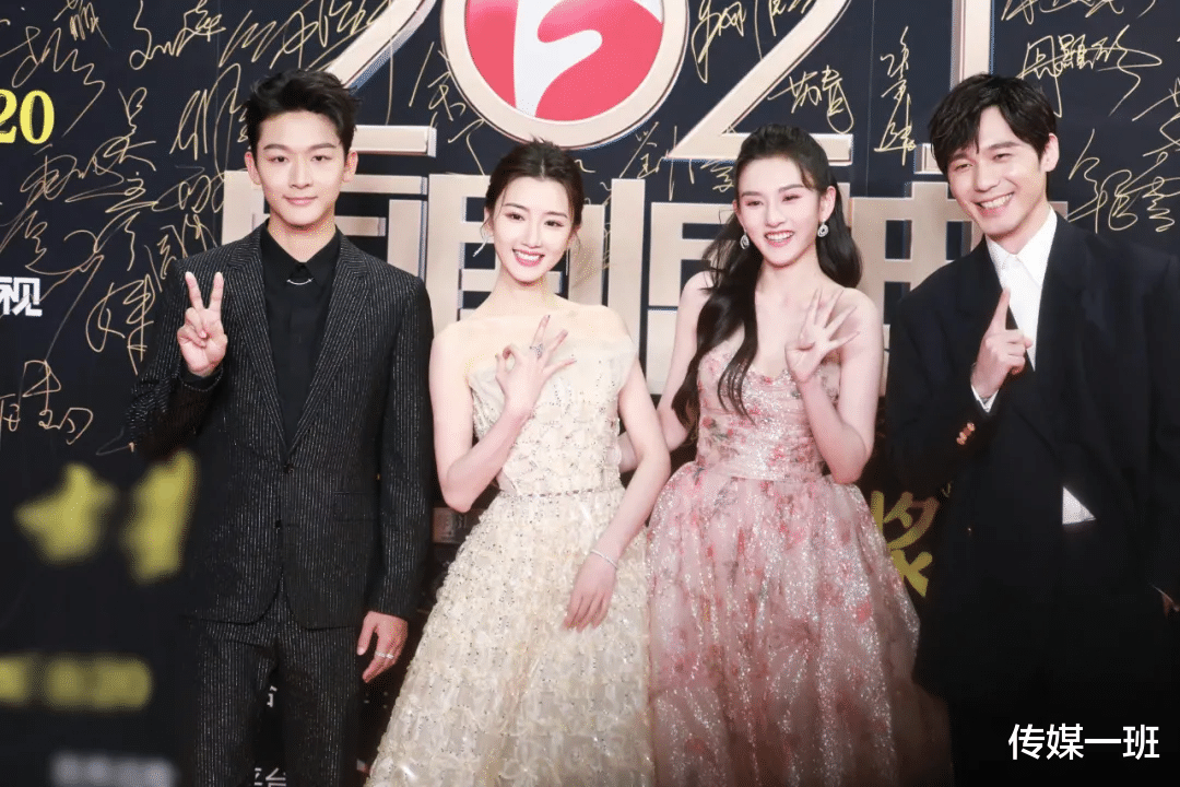 蔡文静|国剧盛典红毯图：宋祖儿不敌毛晓彤，蔡文静发型被吐槽，孙怡绝了