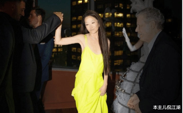 verawang|63岁离婚，牵手27岁男友，身家40亿的王薇薇，邓文迪都要自愧不如