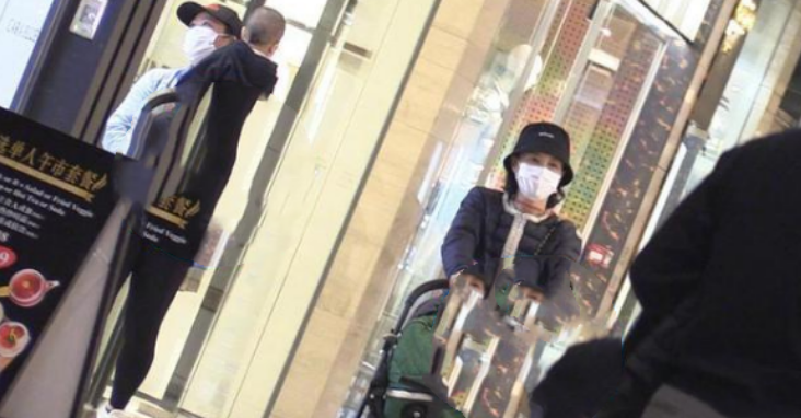 王力宏|白百何与二胎孩子现身摄影棚，白百何妈妈跟随照顾证实二胎传闻