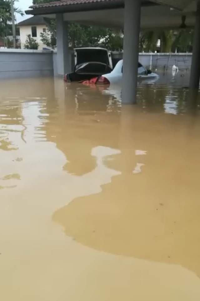 茜拉|大马知名歌手住宅被淹！全家爬上屋顶等救援，已无家可归即将离婚