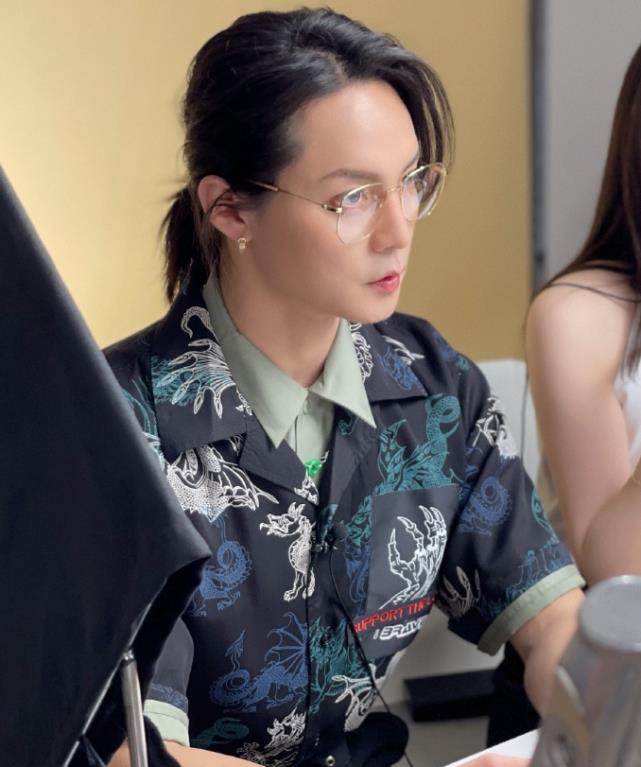 蛋白质|尹正减肥后日渐“姨化”，侧颜撞脸金星，这还有谁认得出