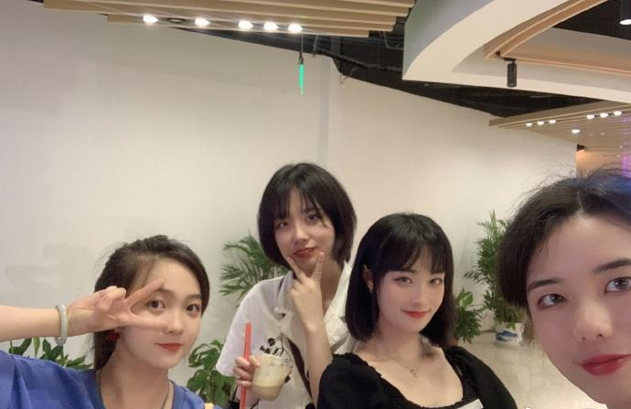 Hi家有小甜椒儿|林妙可现体育频道变解说员，这姑娘咋又胖回去了，一胖毁所有啊