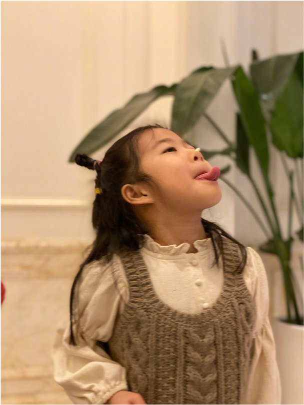 醒宝|章子怡全家聚齐为醒宝庆生！6岁醒宝颜值变化大，却被小苹果抢走风头