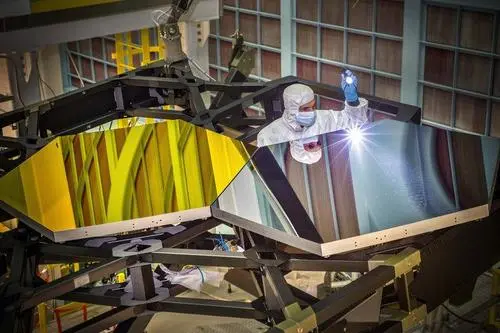整流罩 史上最大的太空望远镜詹姆斯韦伯望远镜，再一次推迟发射，只能期待它带来值得这一切等待的重大发现