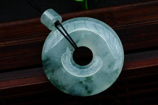 翡翠|翡翠和金手链能一起戴吗