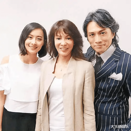 郑裕玲|郑裕玲不结婚不生子，包养男友16年，63岁除了钱一无所有