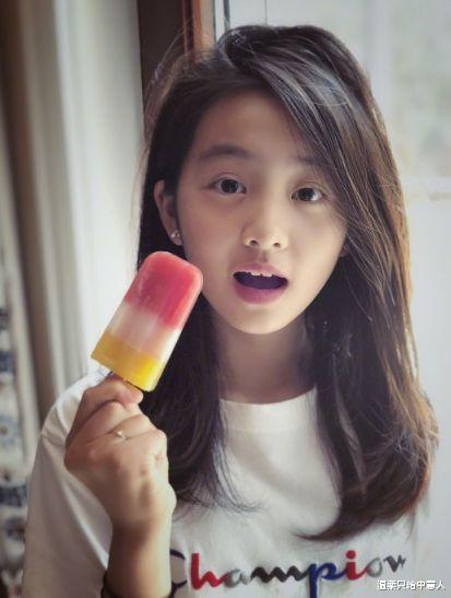 跨年晚会|小沈阳女儿浓妆上镜，曾被质疑最丑星二代，现完美逆袭