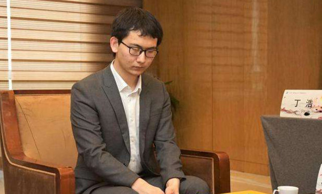 柯潔|暴躁柯潔被丁浩如AI暴打！128手打的八冠王找不著北