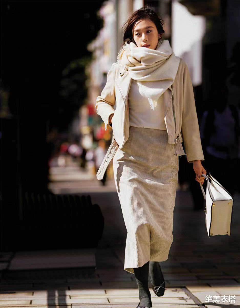绝美衣搭 颠覆认知！穿衣好看，凭什么人最关键？“黑白”穿搭精髓，让你懂