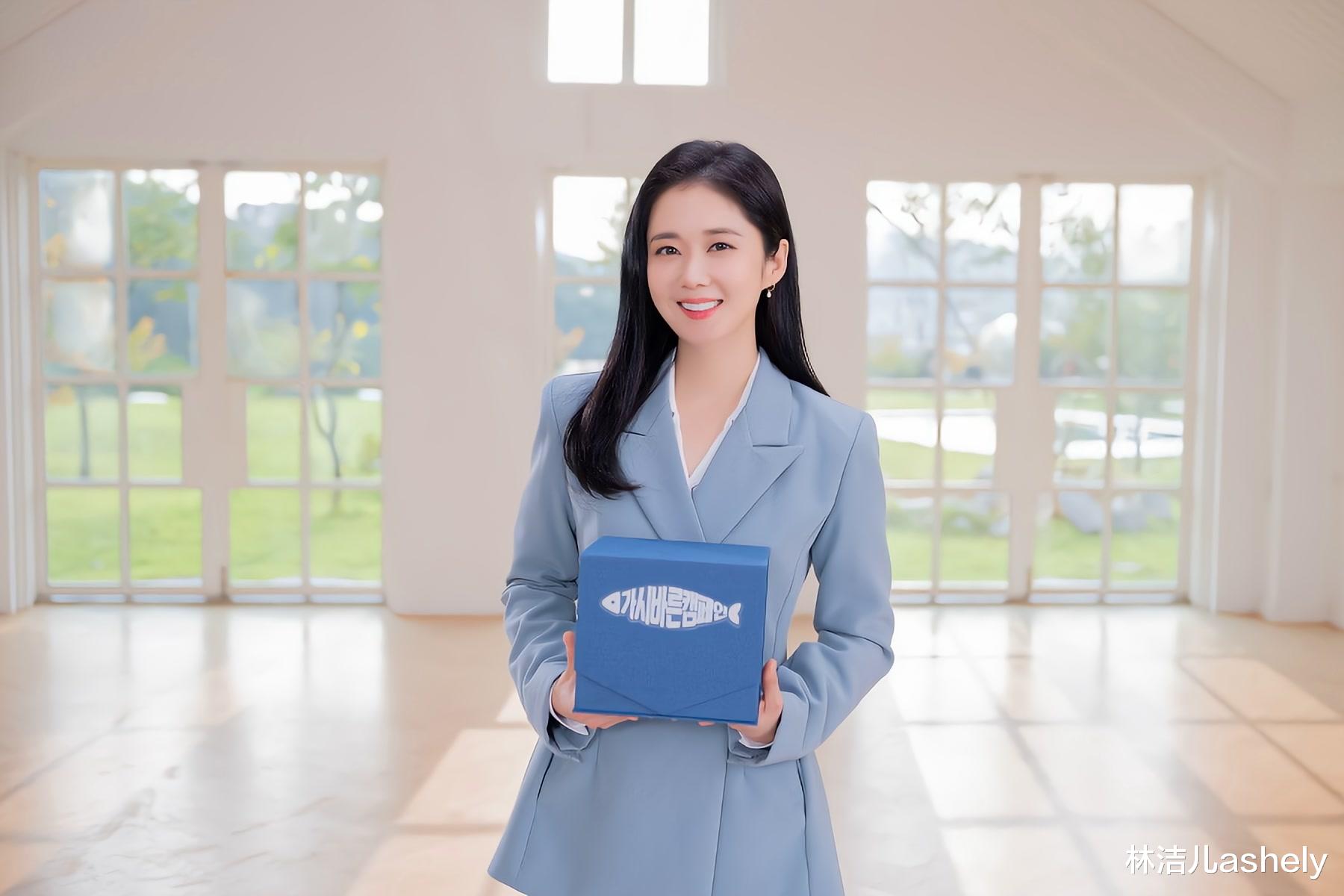 张娜拉 40岁张娜拉为啥看起来还像20岁?韩国爆火的“低饱和”妆容帮大忙