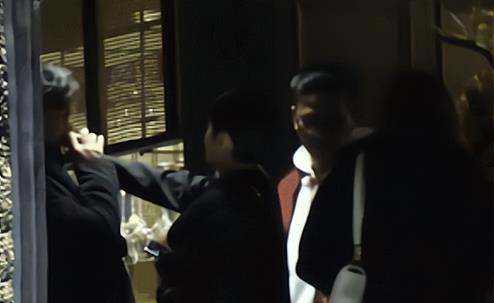 王岳伦|王岳伦秒删离婚动态后，李湘晒无名指戒指，12年婚姻该何去何从？