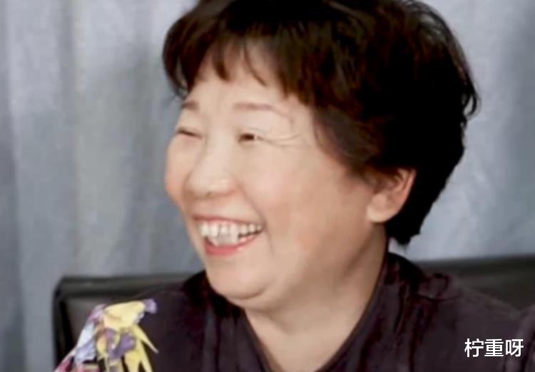 柠重呀 恶心人！杜新枝曾让姚威捧遗像，曝家谱中都没有对方的名字