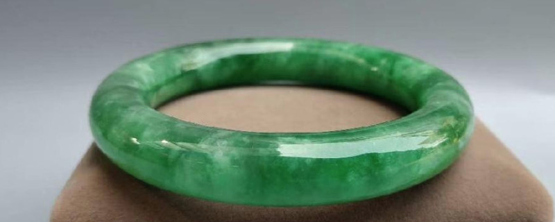 |不透明的翡翠手镯是什么品种