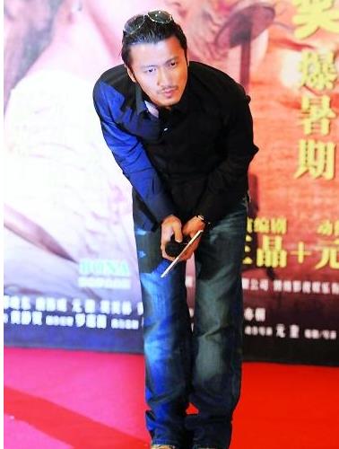 刘德华|谁还记得40年前刘德华亲吻的婴儿？今已是国际巨星，名气比肩华仔