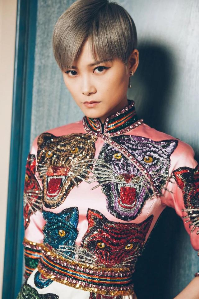 卡戴珊|绝美“国货”风靡全球！让卡戴珊爱不释手：不愧是东方之美