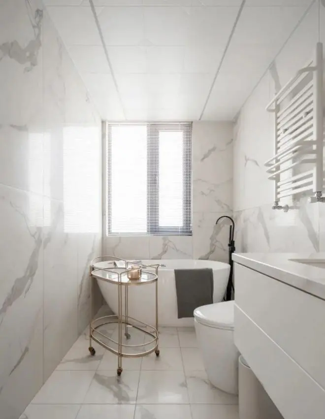 装修设计大全|小卫生间注定憋屈？网友：我家才2㎡这么装真好用！