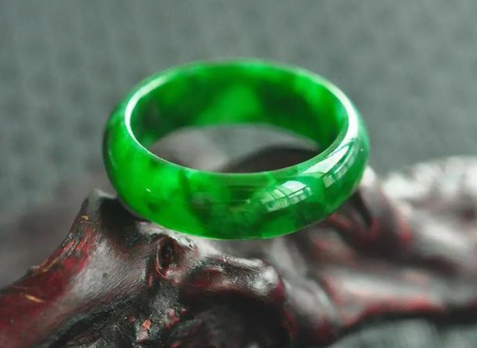 小叶紫檀|外行看种，内行看色， 你真的弄懂翡翠的色“辣”了吗？