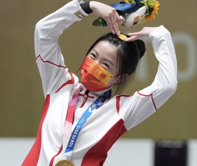 美甲|杨倩淡定夺金：珍珠美甲、头绳配饰成关注重点