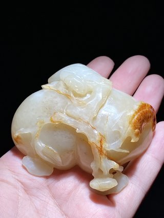 和田玉籽料|清 和田玉籽料 白玉 如意形 童子 水盂 笔洗