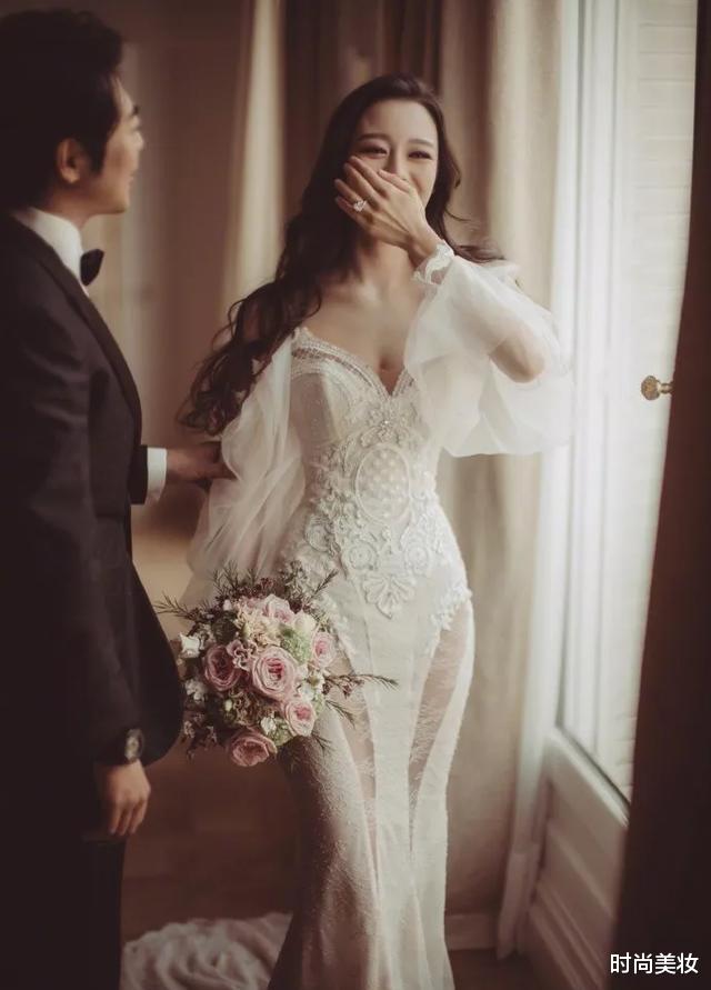 时尚美妆|怪不得吉娜一直离不开假睫毛！当她卸妆后，原来长此样