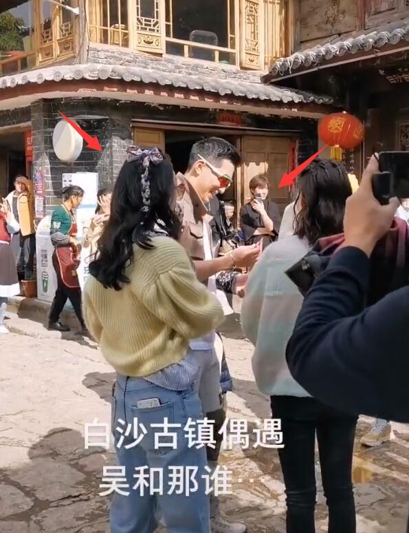 窦骁|何超莲为窦骁买山楂冰棍，牵手搂腰狂秀恩爱，宋轶在线吃狗粮