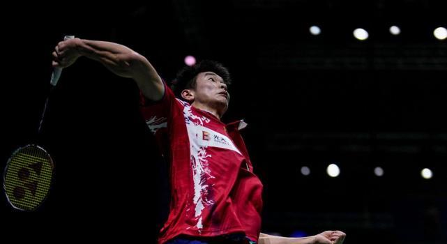 何冰嬌|國羽女單16強第三人！何冰嬌首秀輕松橫掃過關(guān)，世錦賽迎開門紅！