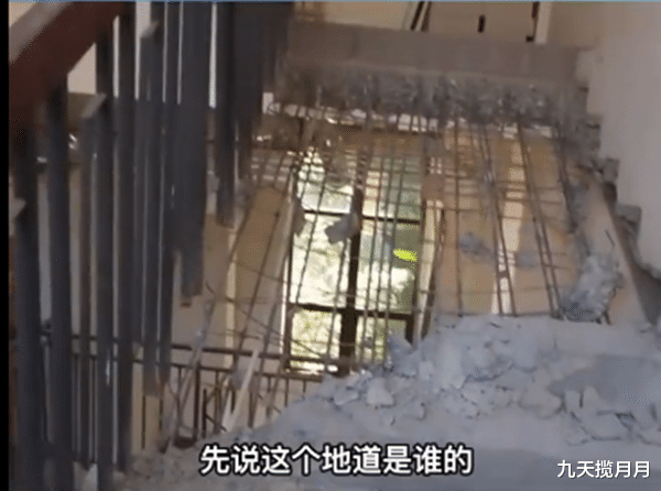 老人霸占楼梯五年，想上楼就交30万过路费，十几名业主有家不能回