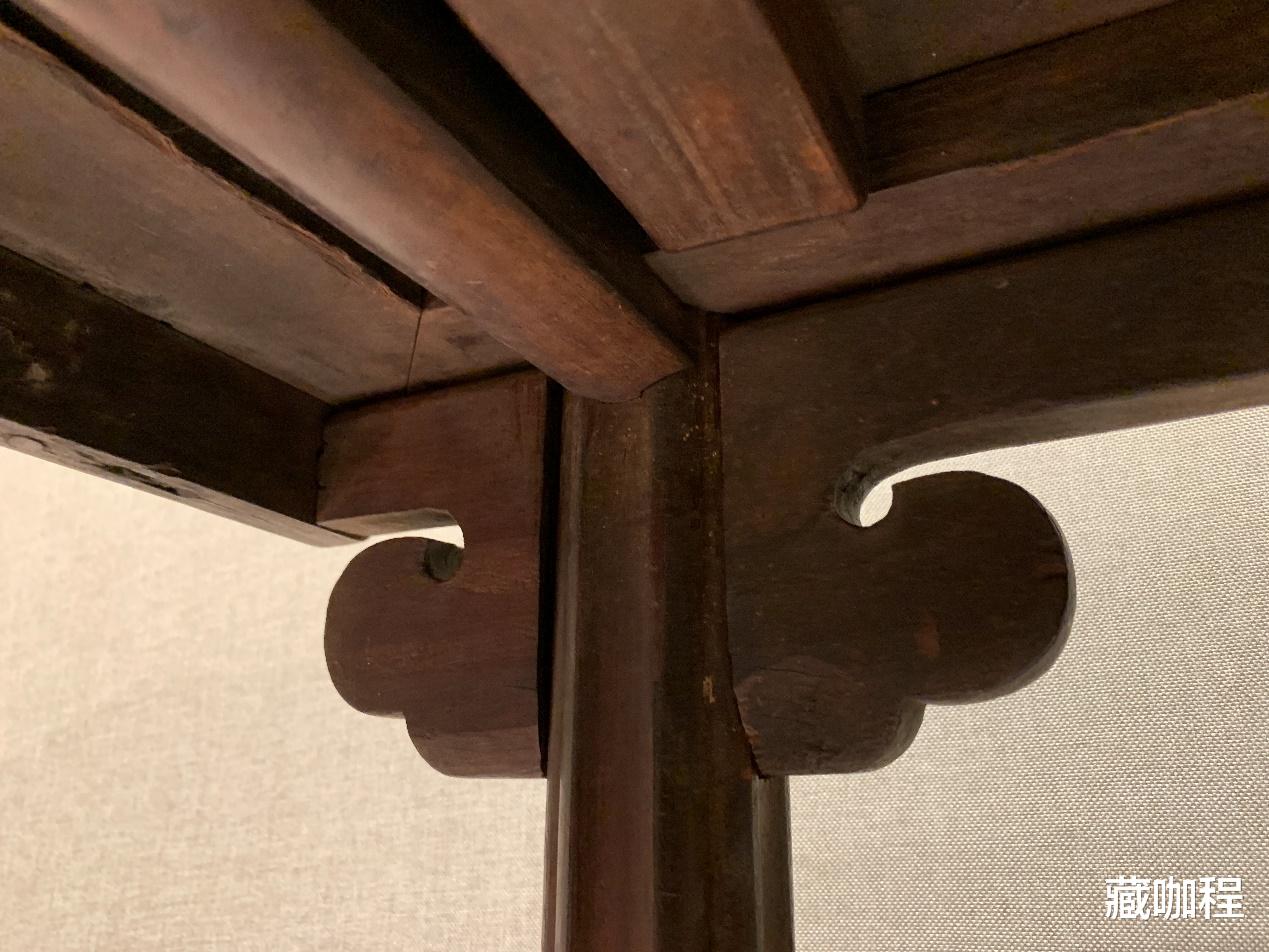 |脱胎于行军桌,黄花梨展腿桌不简反繁