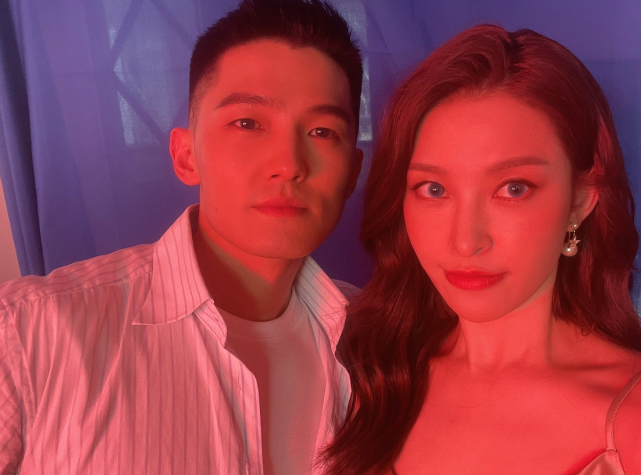 情侣|节目组跟“快乐星球cp”闹掰？情侣专访唯独缺少两人，太绝了