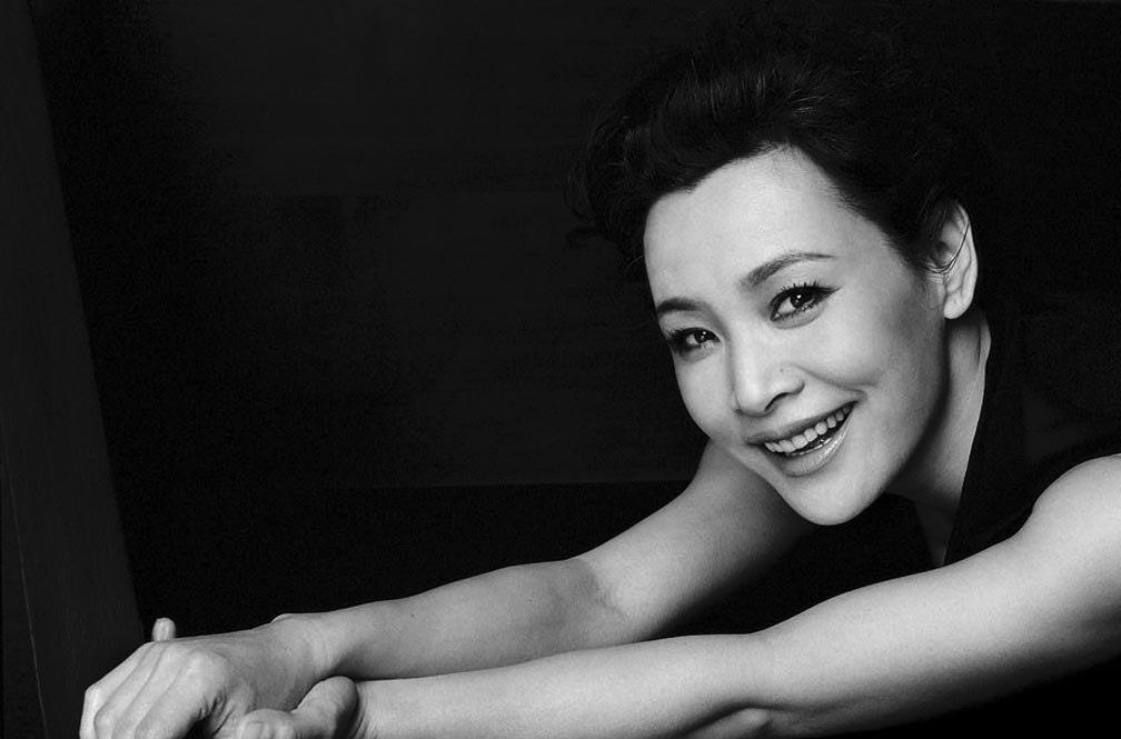 一员肌肉猛将|58岁陈冲呈现“冻龄”,身材姣好知性火辣,坦言自己一直科学饮食