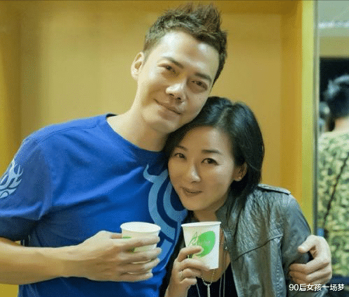 李沁|与妻子相爱28年，育有一儿一女，大器晚成的谢天华终于赢得了掌声