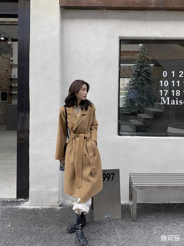 鱼司辰 降温后,如何穿才保暖又时髦?看完这几个技巧,照着穿也很有气质