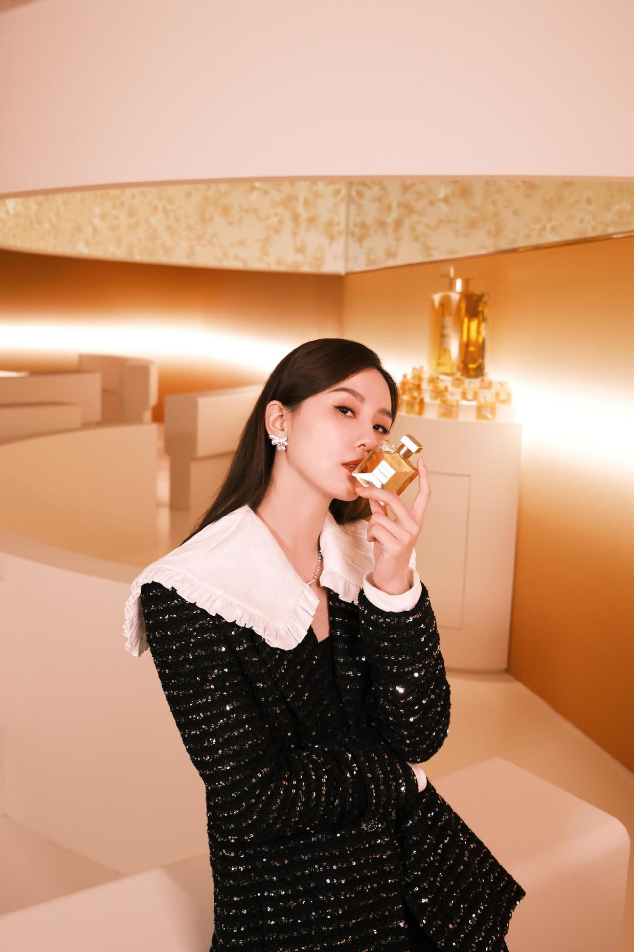 刘诗诗|有一种酷飒叫刘诗诗穿黑色套装，明明很普通，依然被她穿出高级感