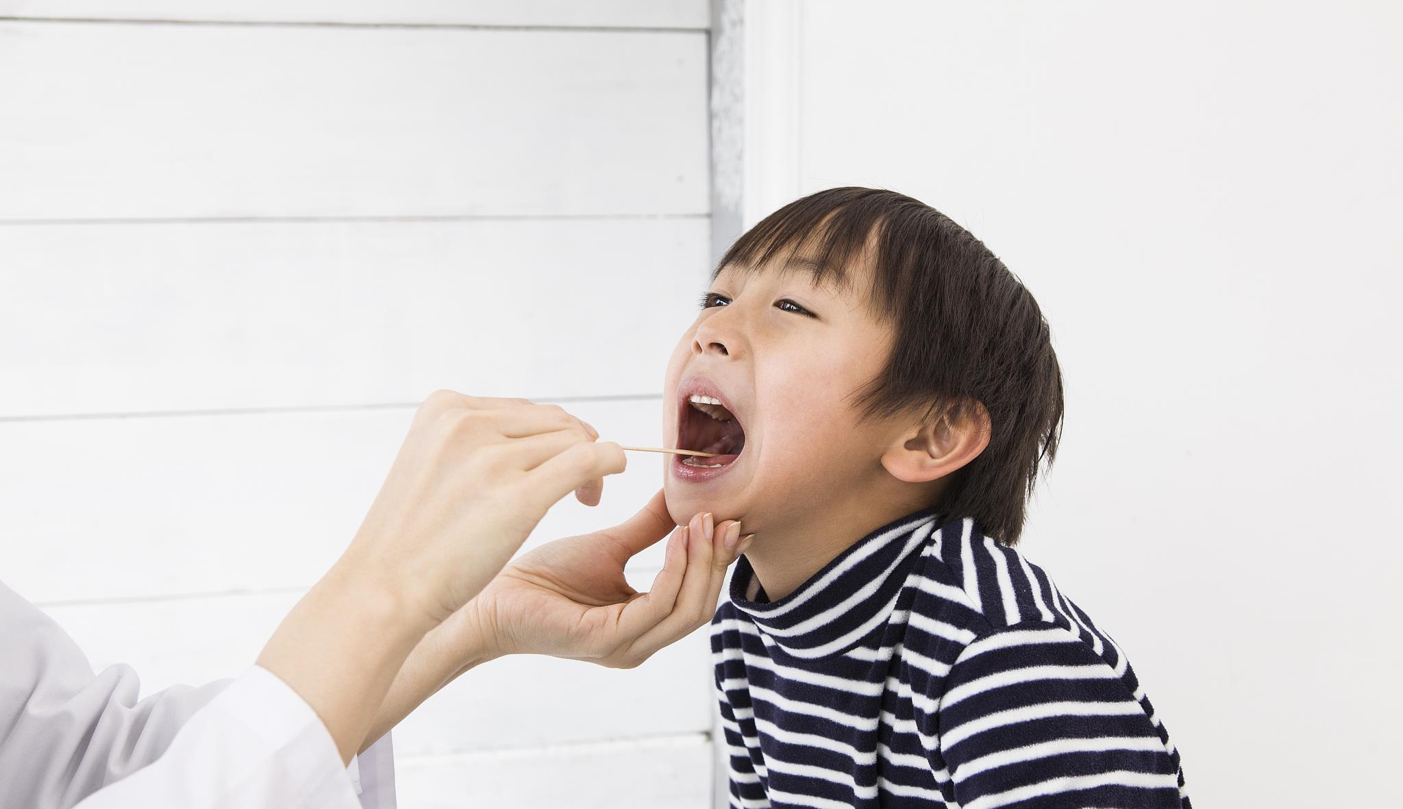 维生素b6|缺乏维生素的人，身体可能会“出卖”你！不妨自查一下