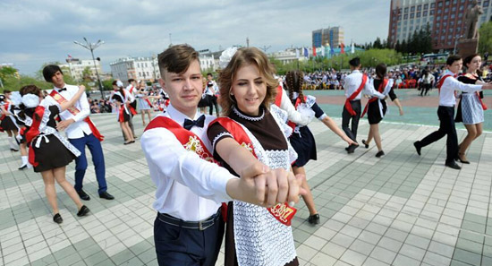 俄羅斯人有多開放？學生妹服裝很有特色，中國遊客：難以接受-圖2