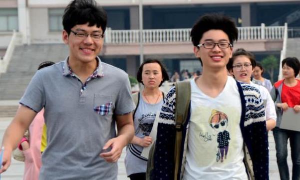 失控的想你|教育部传来消息，部分专业的大学生，将有机会免试加入公务员队伍