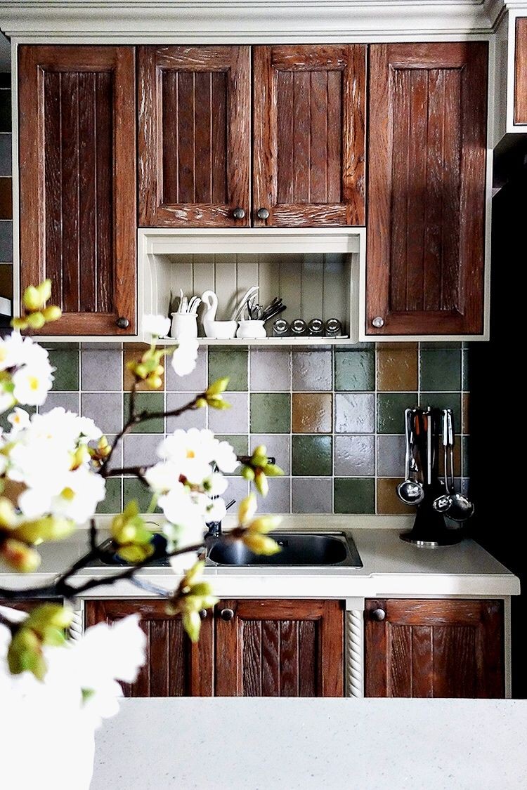 实木家具|碎花元素，做旧实木家具，一起搭配成美妙又独特的别墅空间