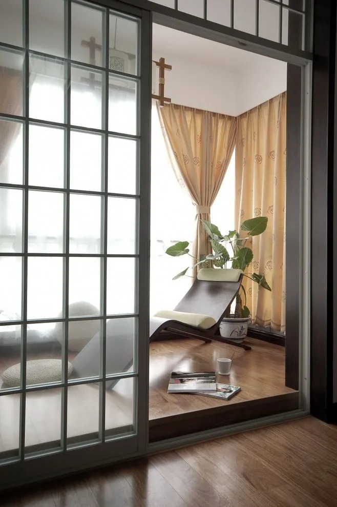 没想到,阳台还可以这样封,开放和封闭随意切换,明亮舒适又安全