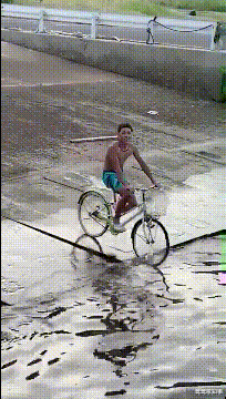 房地产市场|“小姐姐租房半年了，才发现洗澡间的单向玻璃装反了”太尴尬了