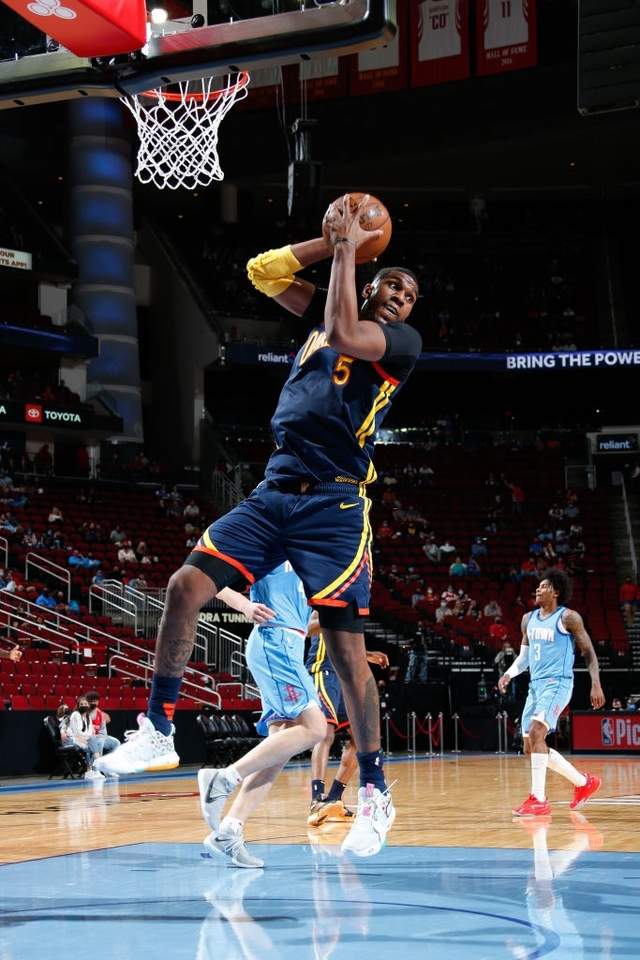 科怀·伦纳德|NBA球员上脚：伦纳德二代曝光，欧文上脚配色不一般