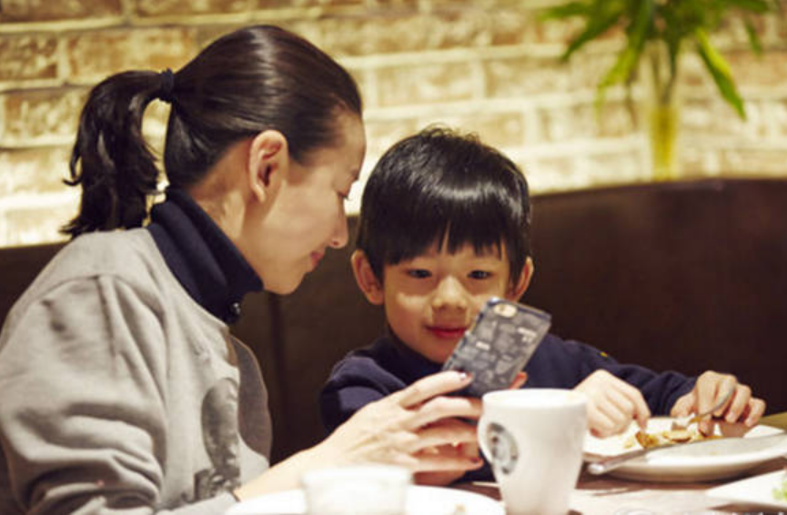 兜妈爱叨叨|老公月收入多少，女人才敢做全职妈妈？听听她们的现身说法