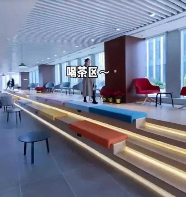 张庭|张庭17亿公司内部景致曝光: 环境优雅一眼望不到头, 网友:梦幻天堂