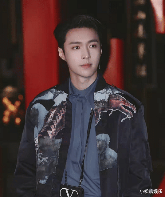 张艺兴|张艺兴辣椒炒肉太呛人，王一博直打喷嚏，非战斗人员请远离