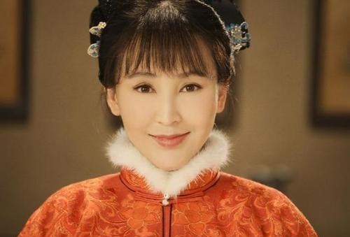 岳丽娜|19岁与导演私奔，裸婚在地下室连生3胎，今丈夫用7部剧将她捧红