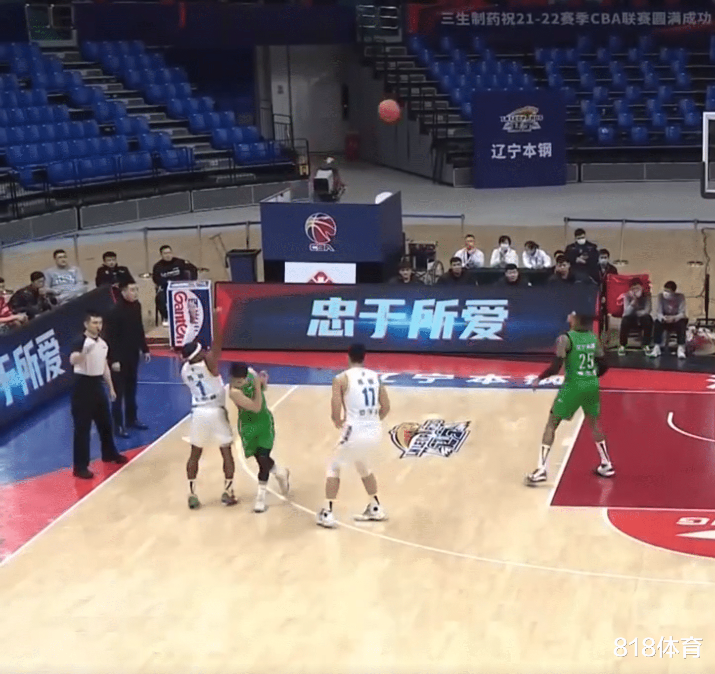 趙繼偉|球品見人品! 趙繼偉飛撲防守吉布森三分, 極限收腳避免墊腳對手