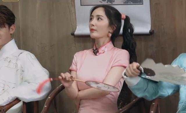 张雨绮|张雨绮杨幂都穿上旗袍，当两人站一块，才发现骨架大有多吃亏