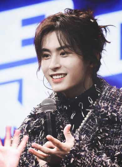 来魔女食堂吧|为保大局，张哲瀚承认自己无知：虽未退网，但全部代言终止合作