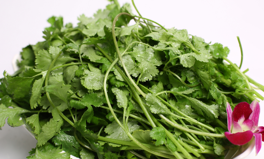 骨质疏松|上了年纪浑身疼痛？专家：常吃的2菜比醋还伤骨，小心骨头烂成豆腐渣