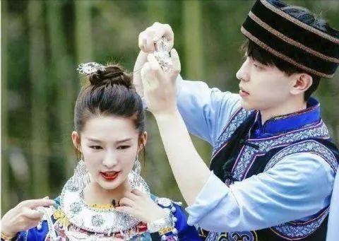 李沁|高强度游戏致李沁脱妆，导演还怼脸拍，终于相信她是30岁了