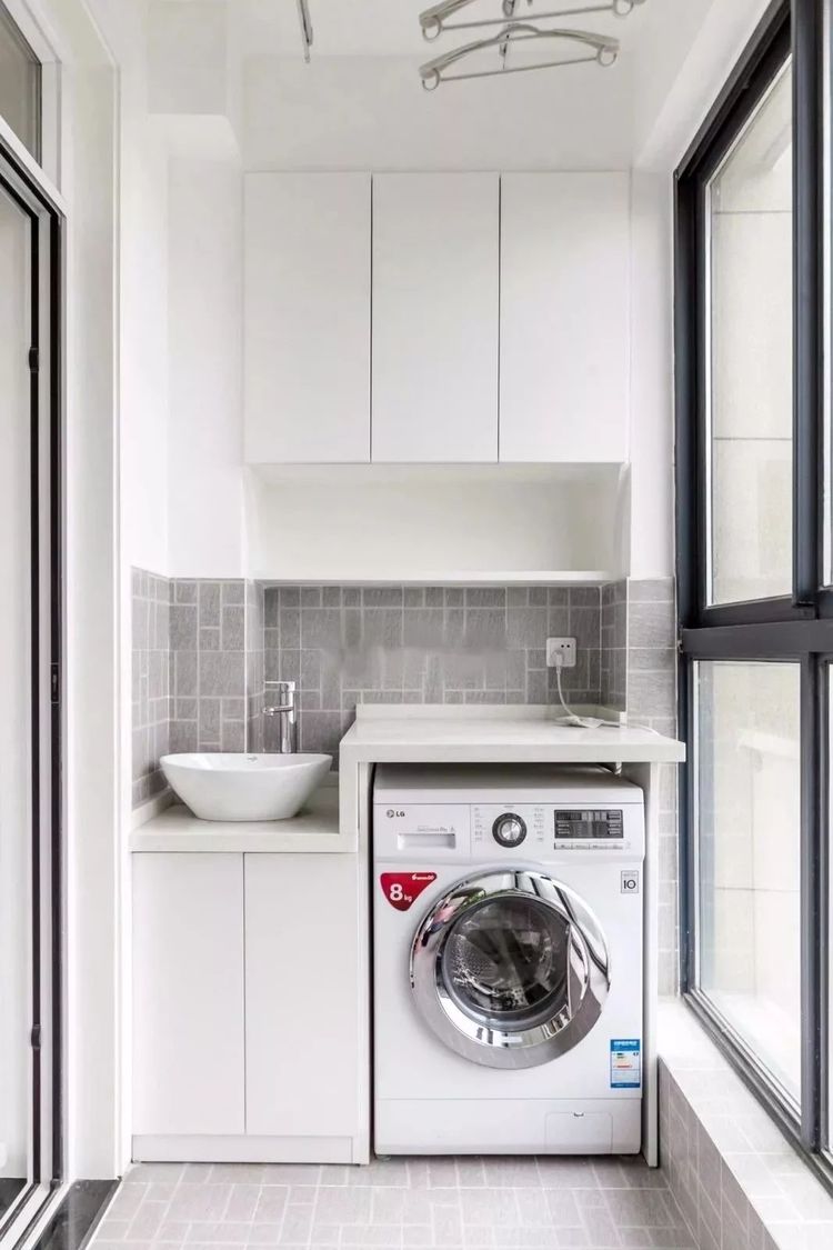 |朋友刚装好的新房，装修非常漂亮，连一个阳台都这么实用！